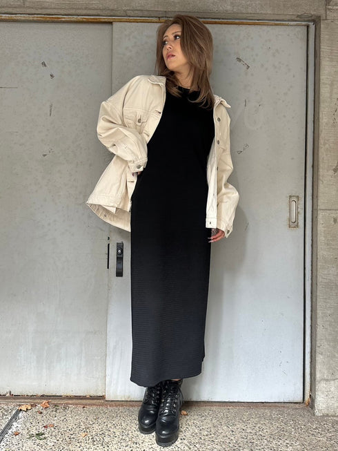 バックオープンワンピース
